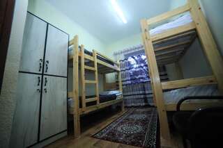 Хостелы Sunny Hostel Ош Кровать в общем номере для женщин с 4 кроватями-9